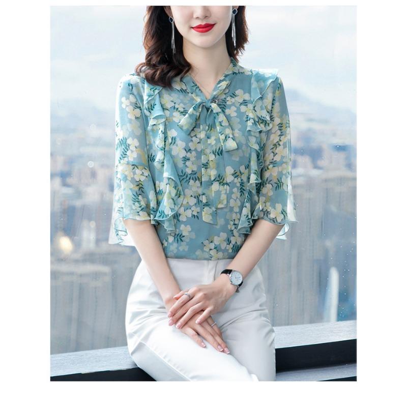 Middle-aged Loose Chiffon Shirt Women's Short-sleeved New Fashion Floral Tops Age-reducing Shirts