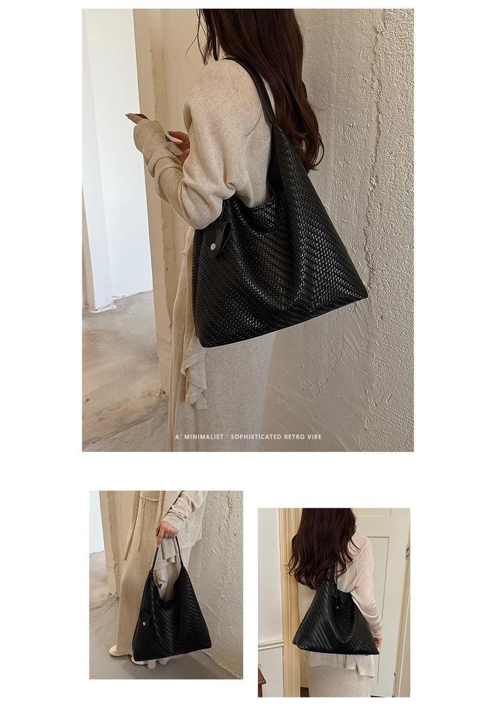 2026 Summer Woven Texture Shoulder Bag: Fashionable, Simple Bucket Design, High-Style Handbag for Daily Commute
