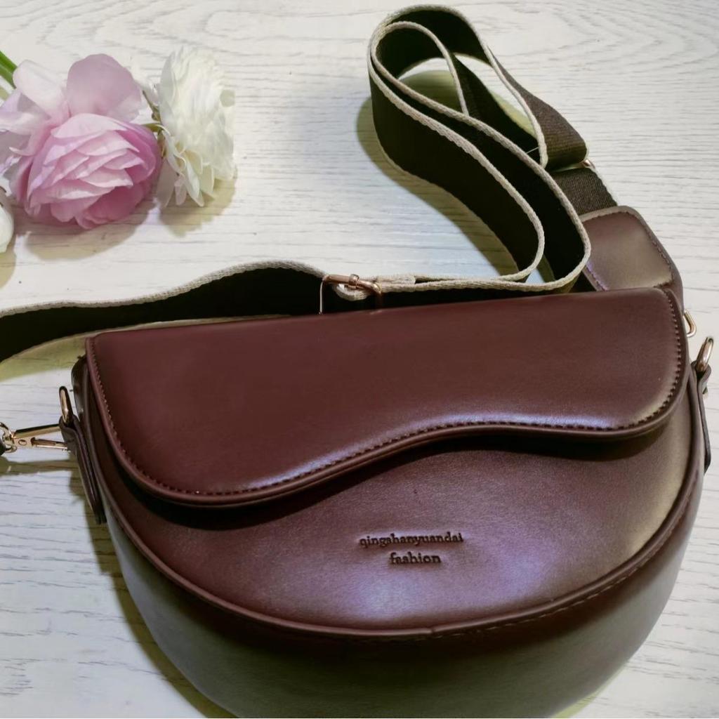 2024 Vielseitige Mode-Satteltasche für Damen, Crossbody und Schultertasche