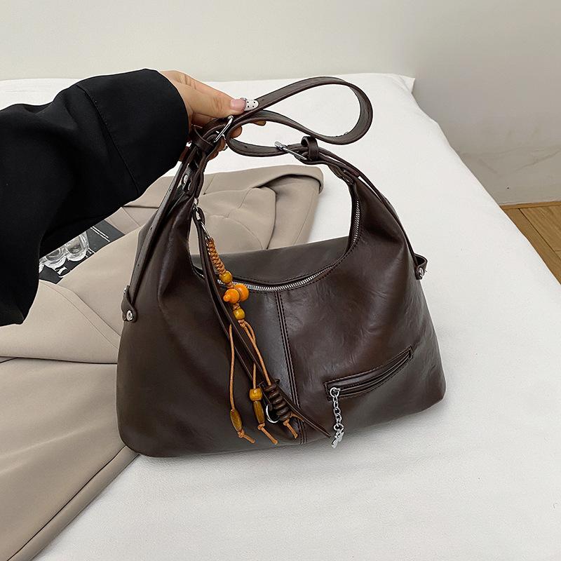 Niche Bag Women's Large Capacity Autumn New Retro Shoulder Armpit Bag Casual Commuter Small Square Bag
