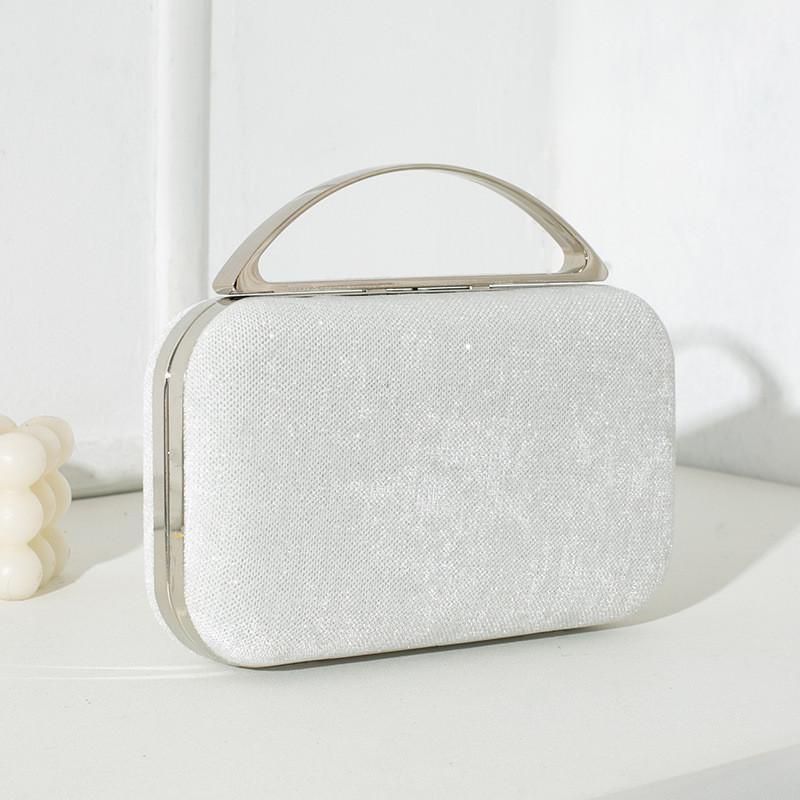 

Элегантная вечерняя сумка из ПУ и металла для женщин с цепочкой и замком для официальных мероприятий белый