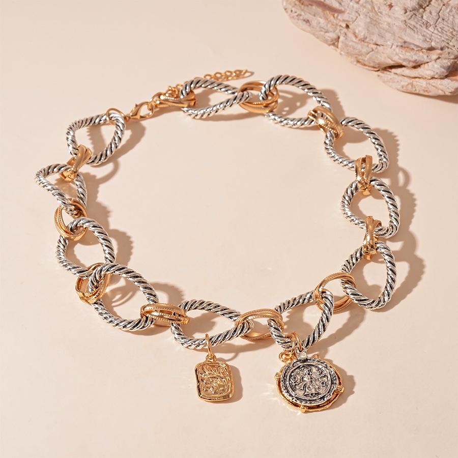 

Высококлассное геометрическое ожерелье с монетой в полоску: Ретро дизайн с кабельным узором для женщин