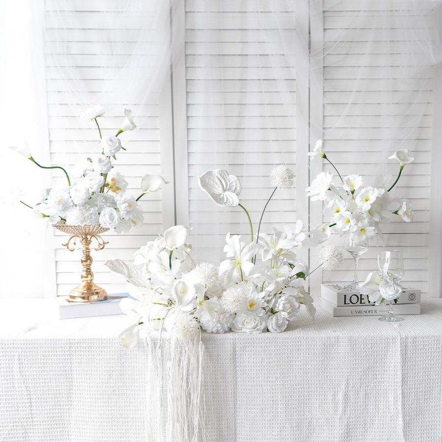 Individuell gefertigtes weißes europäisches florales Tafelaufsatz für Hochzeiten