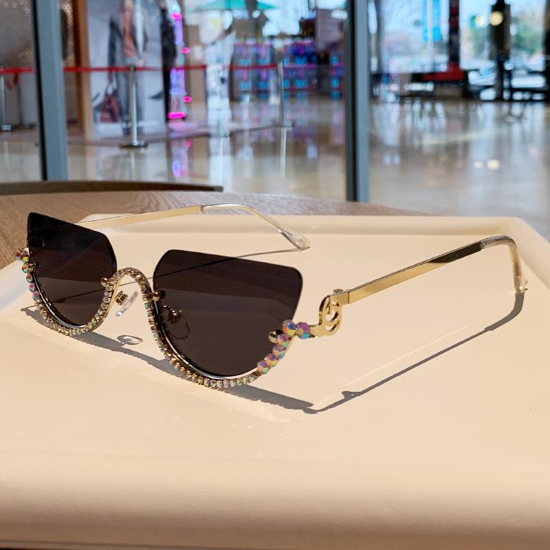 

Новые модные металлические солнцезащитные очки «кошачий глаз» с полуободковой оправой и бриллиантами, персонализированные, для уличной съемки, модные солнцезащитные очки с защитой от солнца, женские 90307-1 чёрный