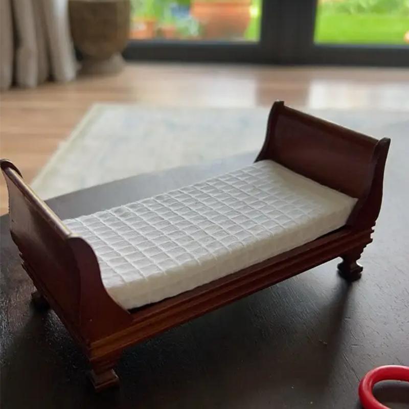 

Миниатюрная модель деревянной кровати масштаба 1/12 - DIY миниатюрный реквизит для фотосъемки - Сезонный декор - Идеальный подарок 1PC