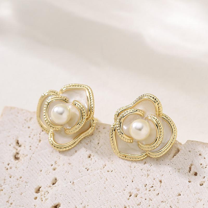 European and American fashion exquisite enamel drop glaze three-dimensional camellia pearl stud earrings light luxury elegant commuter earrings