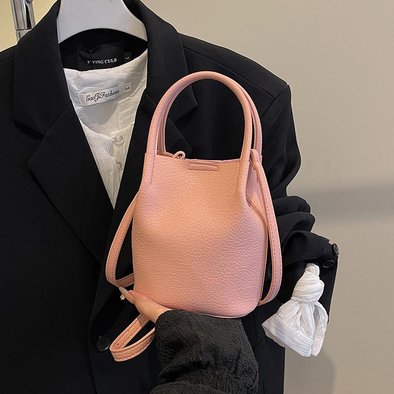 Premium Sense Niche Child Mother Bag Women's Spring and Summer 2025 New Retro Messenger Bag Women's Hand-held Pleated Bucket Bag