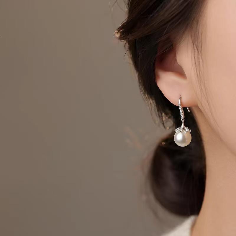 Pearl Earrings: Light Luxury 925 Sterling Silver Studs, 2025 High-End Women's Fashion