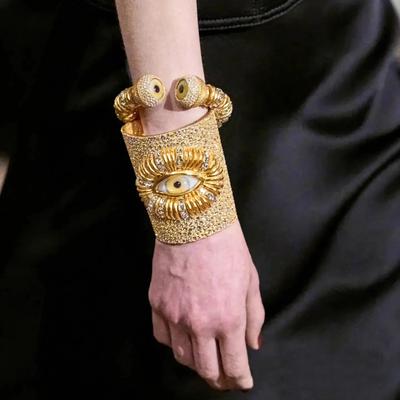 French Retro Heavy Industry Design Sense Chrysanthemum Eyes Full Diamond Wide Version Bracelet Fashionable Atmosphere Catwalk Bracelet