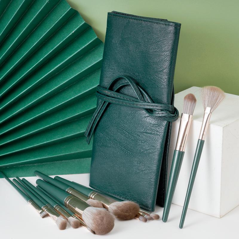 Cangzhou Lvyun 14-Piece Makeup Brush Set: Includes Eyeshadow, Foundation, Concealer, Blush, Tube, and Contour Brushes.