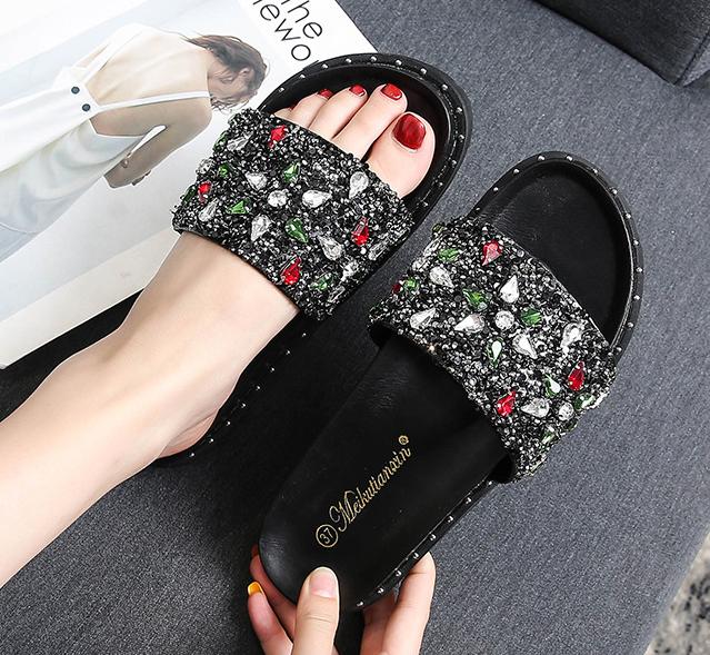 

Модный дизайнер Алмазные помады Балетки Сандалии Женщины Хрустальные туфли Дамы Шлепанцы с открытым носком Клепки Пляжные шлепанцы Слипоны Тапочки Женские 33