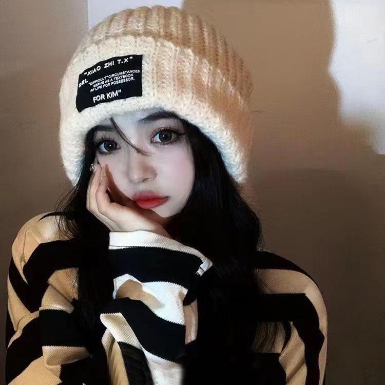 Korean version of alphabet cloth label thickened knitted wool hat women's winter big head circumference pullover hat shows a small face