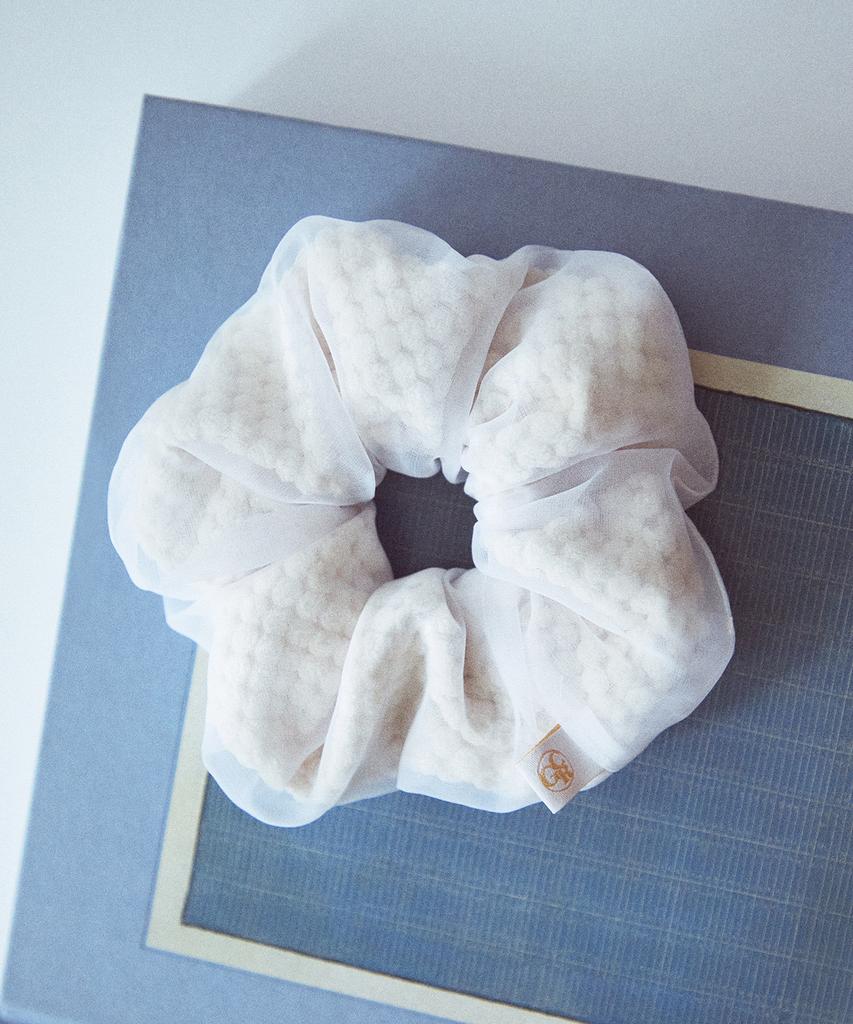 Gocori Bagel Scrunchie - Cream Scrunchie