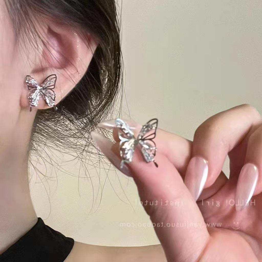 S925 Silver Needle Pearl Flower Stud Earrings - High-End Retro Jewelry for Autumn/Winter