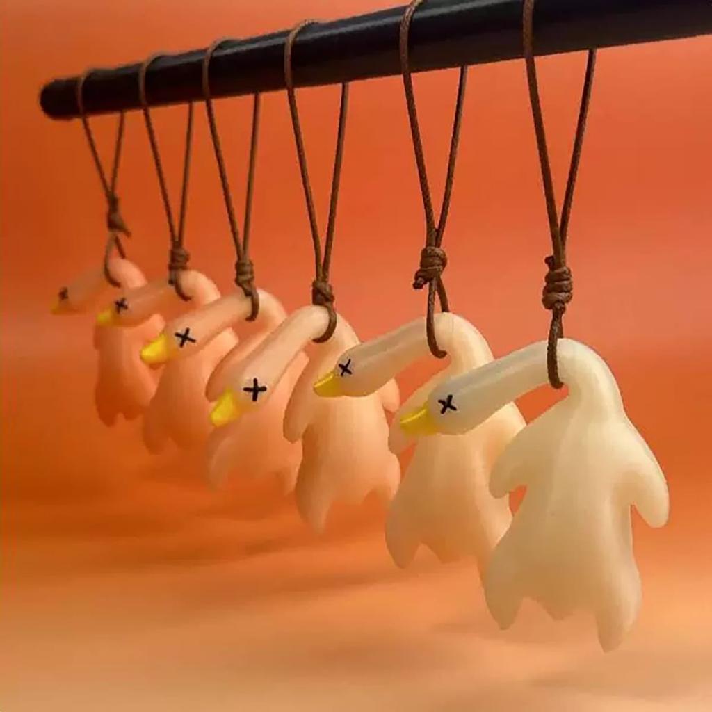 1pc Creative Color Changing Duck Car Pendant Bag Accessories With UV Color Changing Duck Roasted Duck Fly Decoration Cute Keychain Birthday Gift