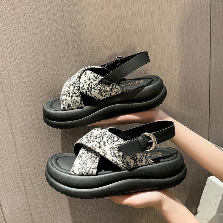 Sandals Women Wear New Thick-soled Fashion Casual Versatile Beach Shoes In Summer