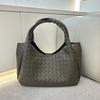 Genuine Leather Woven Shoulder Bag Women Large Capacity Minimalist Tote Bucket With Magnetic