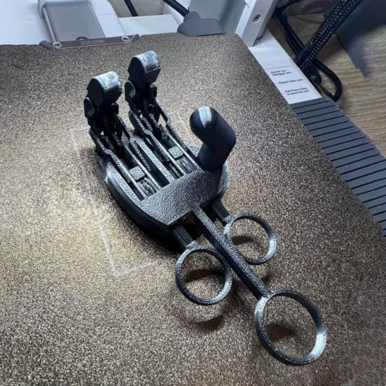 Mechanical Fidget Hand Robotic Hand with Articulated Fingers Portable Fidget Toy Hand with Strong Grip for Stress Relief Office Fun