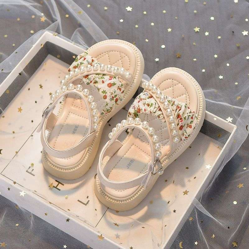 Girls sandals 2025 summer new children's pearl princess shoes little girl soft sole non-slip medium and older children's beach shoes