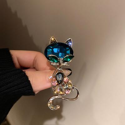 Broschen mit Katzenanhänger und Strasssteinen für Frauen, goldfarbene Legierung, Tier-Pins, modische Kristall-Corsage für den Alltag