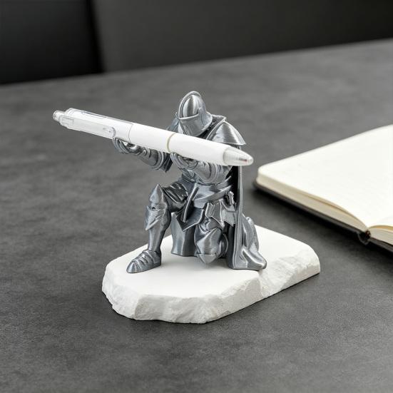 Medieval Knight Pen Holder Kneeling Knight In Armor Pencil Holder Desktop Decoration Fun Pen Holder Gift for Students Office Workers