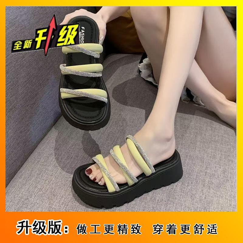 One word with casual flat bottom sandals tide ins2025 summer new popular outer wear round head rhinestone thick bottom slippers