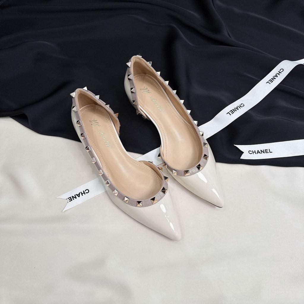 Höhe 4CM Nieten V Zuhause spitzseitig leere Sandalen Damen Sommerbekleidung 2025 neue schöne Lackleder Ballerinas