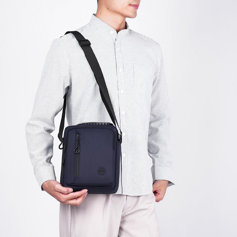Men's Shoulder Bag Large Capacity Outdoor Commuter Mobile Phone Bag Water-Repellent Business Handbag