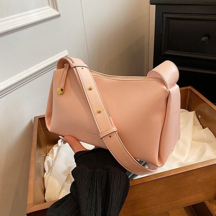 Popular Women s Shoulder Bag 2024 Fashionable High-end Urban Chic Crossbody Pillow Bag розовый
