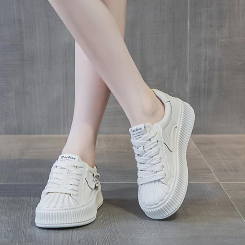 Chaussures blanches à bout coquille pour femmes printemps et été respirantes et confortables chaussures décontractées baskets à lacets à semelles épaisses rehaussantes