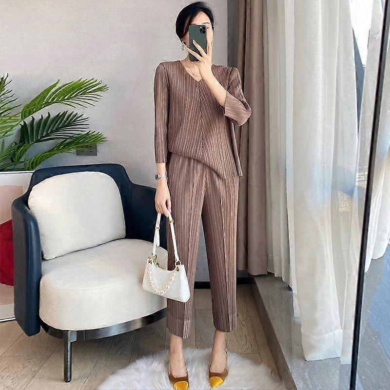 Vrásčitá a stylová módní sada snižující věk pro ženy na jaro a podzim, nový volný top, dvoudílná sada kalhot s rovnými nohavicemi