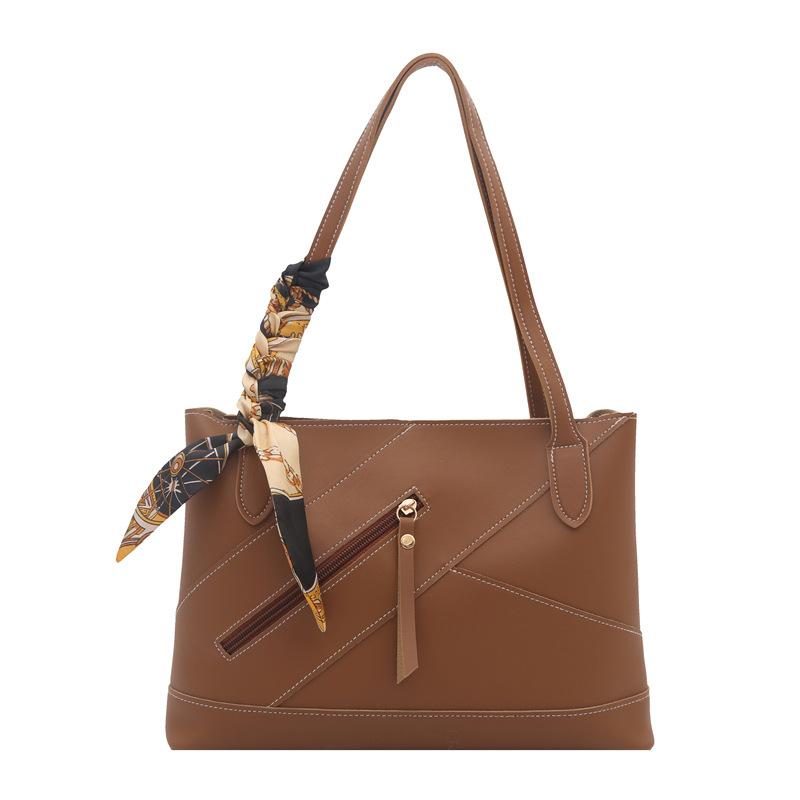 

Retro contrasting color large-capacity handbag women s seasonal new niche commuter tote bag fashionable versatile underarm bag світло-коричневого кольору