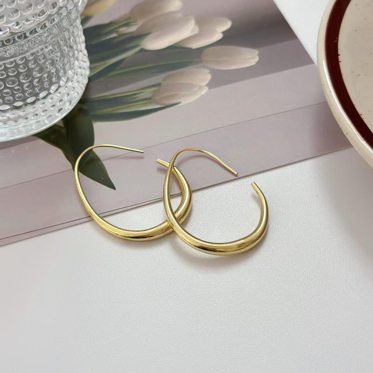Elegant Water Drop Hoop Earrings: Minimalist European & American Design for Women TG654# Platinum Ear Hooks (Pair)