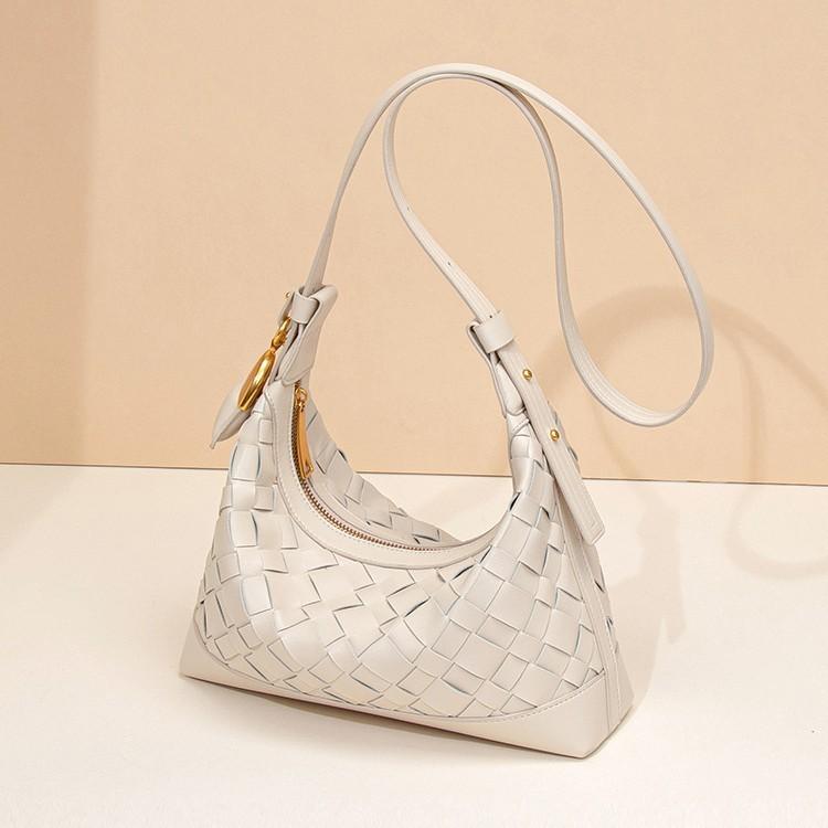IELGY Woven Shoulder Bag Portable Fashionable All-Match Underarm Bag