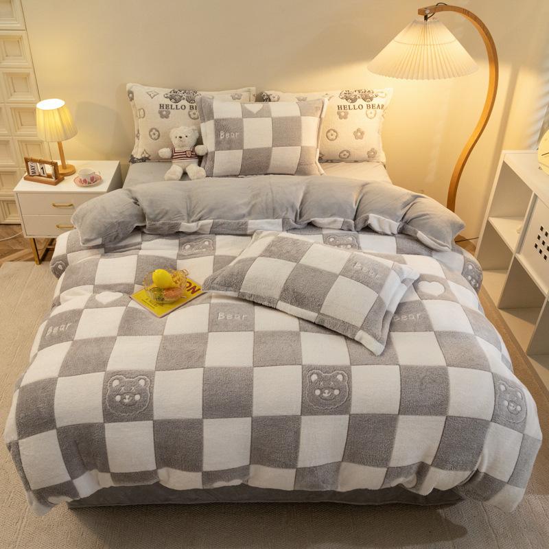 Cute Cartoon Strawberry Printed Duvet Cover Coral Fleece Autumn Winter Bed 4 Piece Set Wear Resistant Machine Washable Bedding