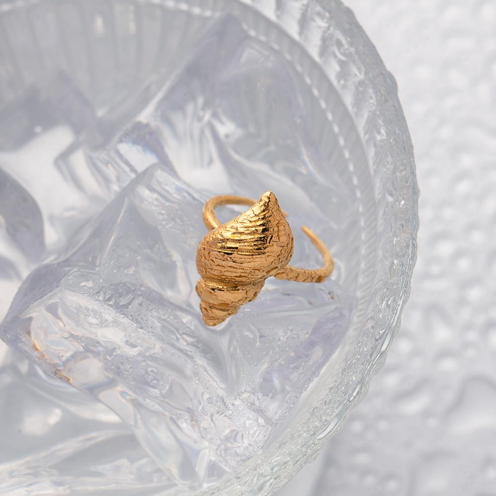Uworld Stainless Steel Ring 18K Gold Color Handcrafted Spiral Shell Design And Textured Details Waterproof  Minimalist Jewelry