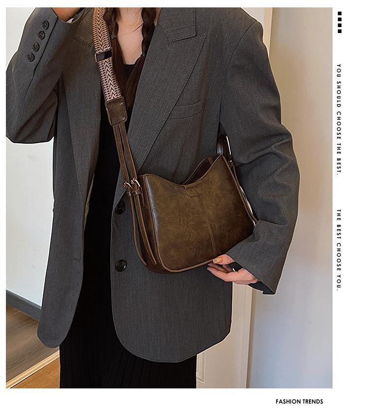 High-End Korean Retro Bucket Bag with Wide Strap - Versatile Crossbody for Autumn/Spring 2024