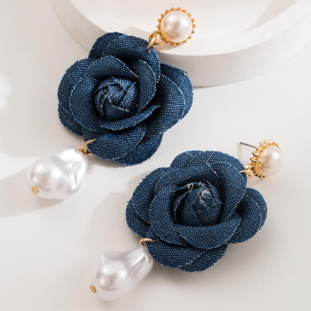 

Elegant Korean-Style Pearl and Rose Stud Earrings темно-синий