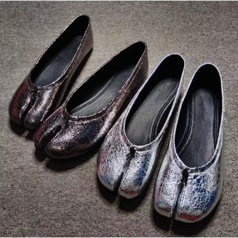 Split-toed Shoes Women's Retro Niche Design Light-mouth Flat-bottomed One-pedal Beanie Shoes Pig's Trotters Burst Silver Single Shoes