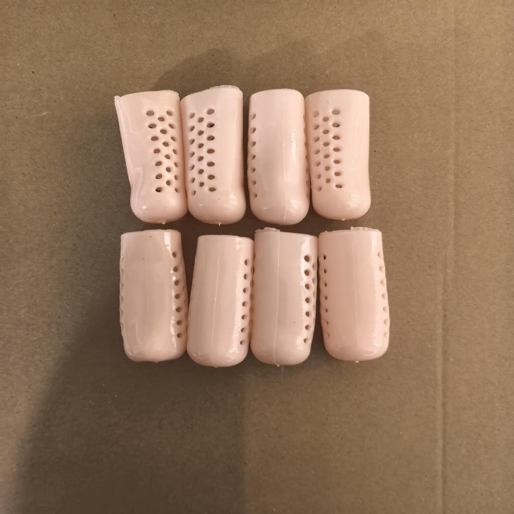 Silicone Big Toe Protector & Breathable Separator for Anti-Chafing, Anti-Cracking, and Moisturizing.