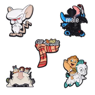 Kreative Cartoon Anime Brosche: Reitende Weiße Maus Metallbrosche Revers-Accessoire