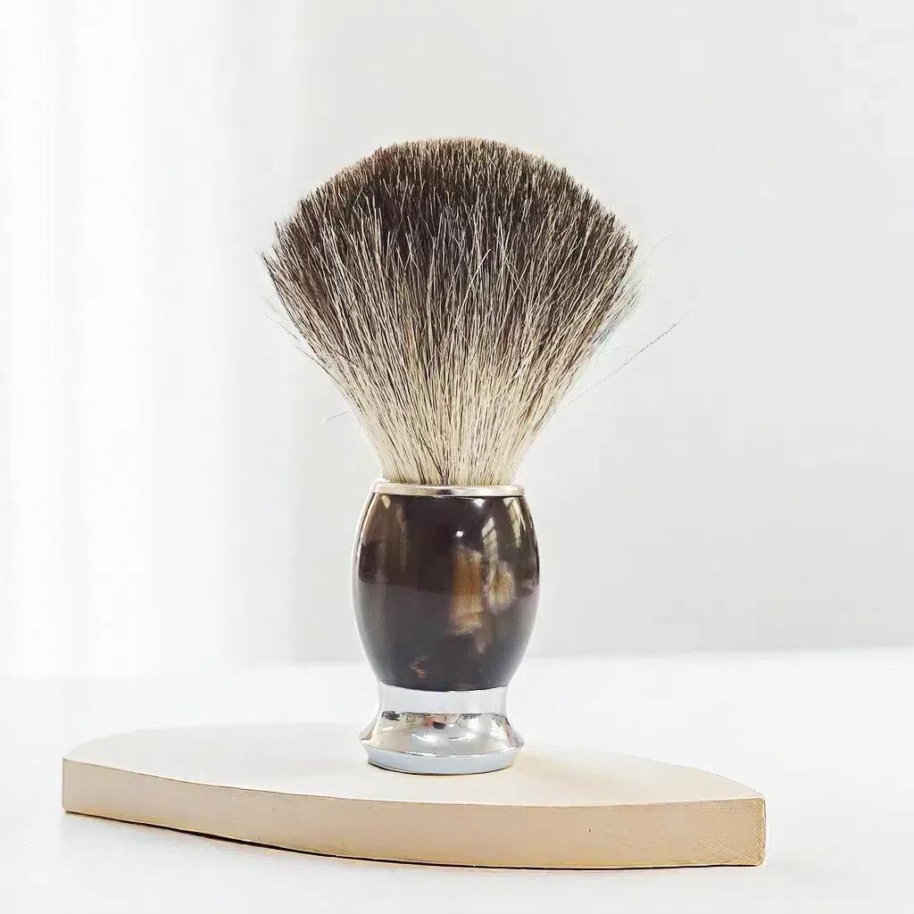 Retro Badger Hair Shaving Brush - Beard & Facial Cleanser with Lathering Brush Funciones
