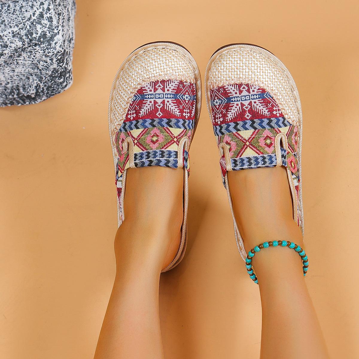 

Модель внешней торговли однопедальные старые пекинские туфли с мелким вырезом женские туфли полушлепки льняные материнские парусиновые одинарные туфли мягкая подошва летние дышащие 42