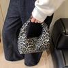 Women PU Leopard Fashion Shoulder Bag Large Capacity Circular Underarm Bag Zipper Closure Fashion Carrying Bag Chic Hobo Bag KTB