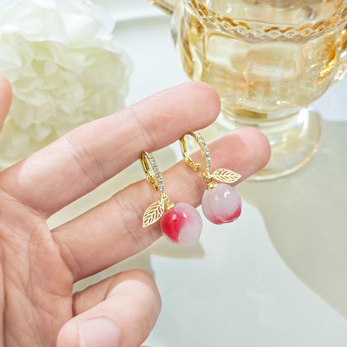 Sweet Mori Small Fresh Pink Peach Earrings, Summer Niche High-End Sense Exquisite Diamond-Encrusted Fruit Ear Buckles
