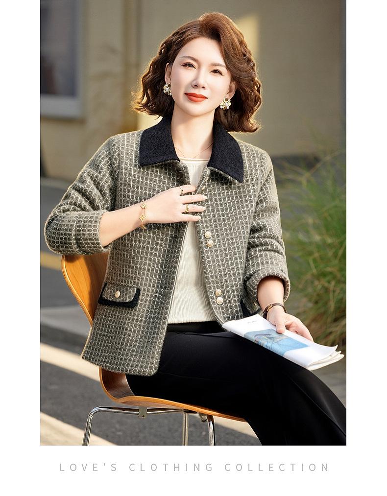 Elegant Women's Plaid Lapel Jacket - Stylish Spring 2026 Edition for Mature Women
