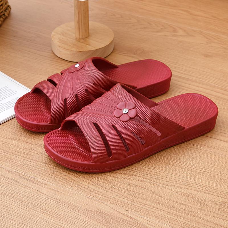 All-Season Comfortable PVC Slippers for Women – Indoor/Outdoor Casual Wear