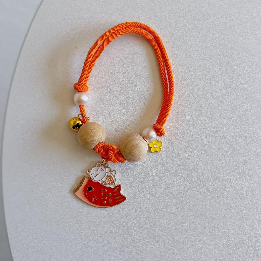 Pet cats use mosquito repellent dog rings, cat flea repellent collars to prevent fleas, lice, dog neck rings, bell necklaces.