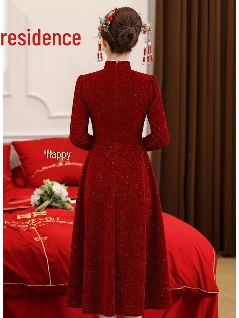 Elegantní svatební šaty na přípitek: Petite čínsko-francouzský styl pro zásnubní večírek nebo banket