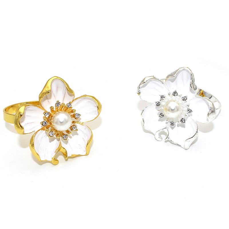 6 Stück/Los Neuer fünfblättriger Blumen-Serviettenring Legierung weiße Blume Serviettenring Hochzeits-Tischdekoration